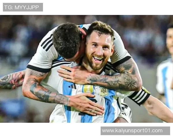 梅西苏牙德保罗齐聚海得拉巴球场包厢观赛引发球迷热议